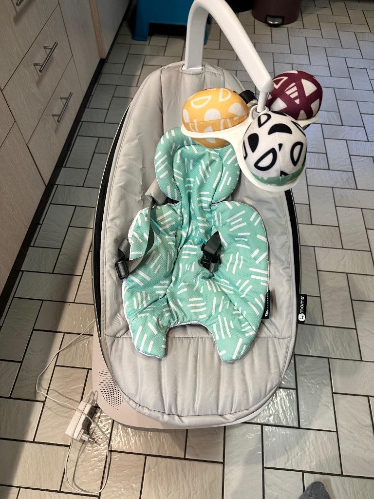 4 moms mamaroo, Autres marques, Comme neuf, Enlèvement, Avec ceinture(s)