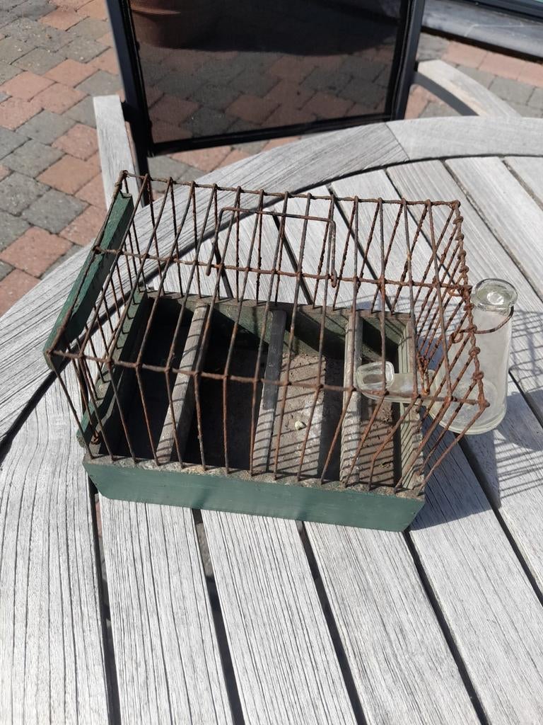 Oud vogelkooitje met glazen drinkbakje, Ophalen of Verzenden