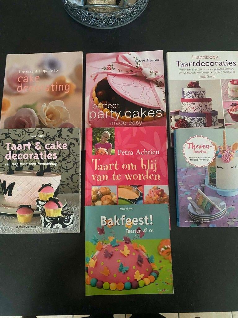 Bakboeken : 7 boeken over het decoreren van taarten en gebak, Ophalen of Verzenden, Gebruikt, Taarten of Cupcakes, Boek of Tijdschrift