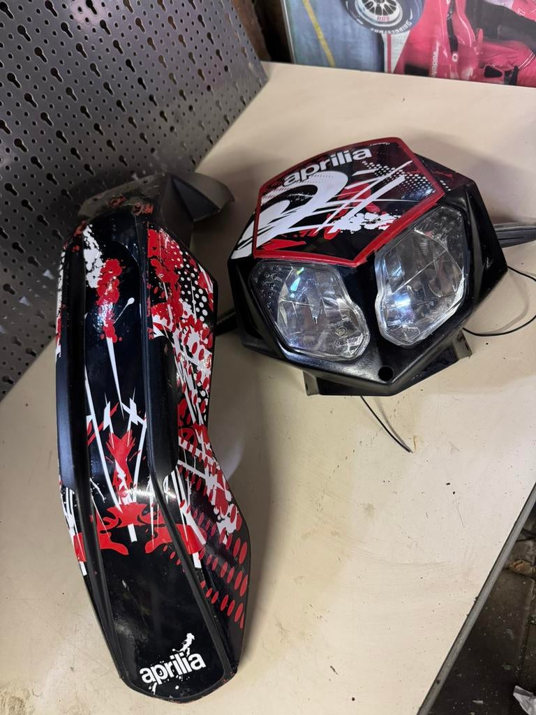 Koplamp en voorspatbord aprillia sx 50 2010, Enlèvement ou Envoi, Phare