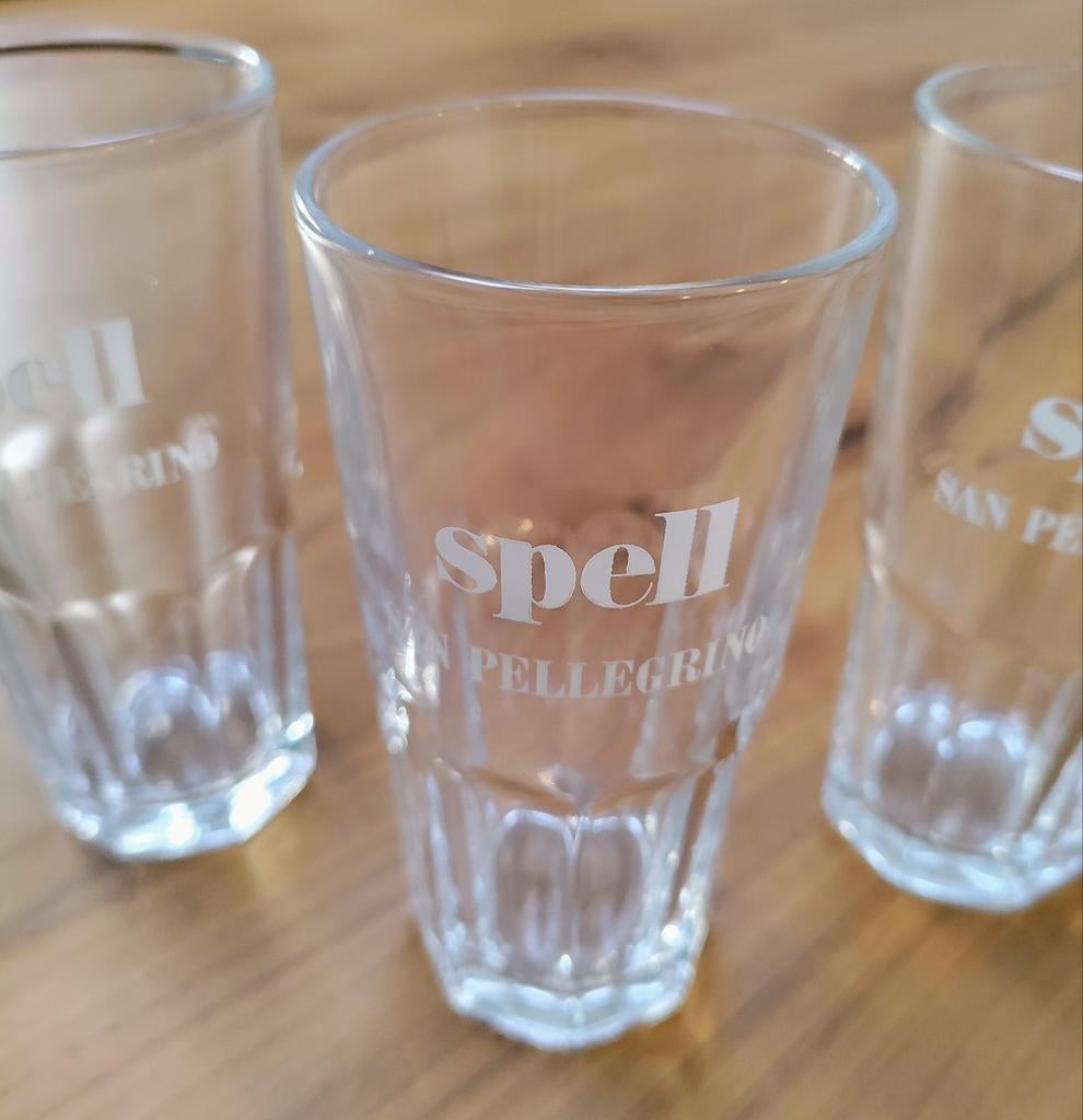 5 glaasjes Spell San Pellegrino, Collections, Verres & Petits Verres, Enlèvement ou Envoi, Utilisé