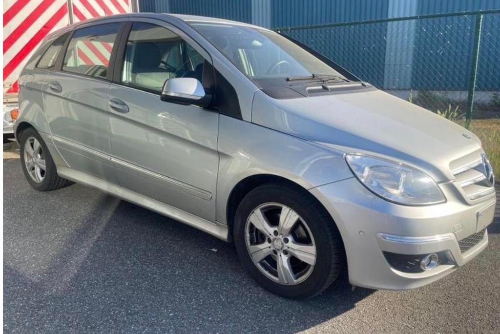 Mercedes 200b    136 pk  de automaat heeft een probleem., Autos, Cuir, Argent ou Gris, Entreprise, Carnet d'entretien
