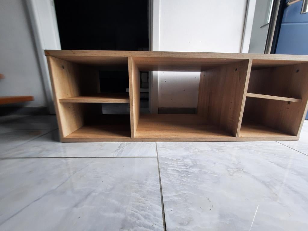 Meuble très bon état 1,20 x 50 H.40cm