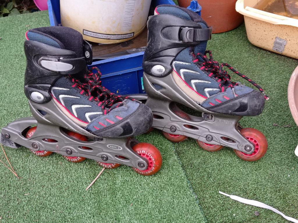 ROLLERS ROUGE ET GRISE 33 36, Gebruikt, Kinderen, Ophalen of Verzenden, Inline skates 4 wielen
