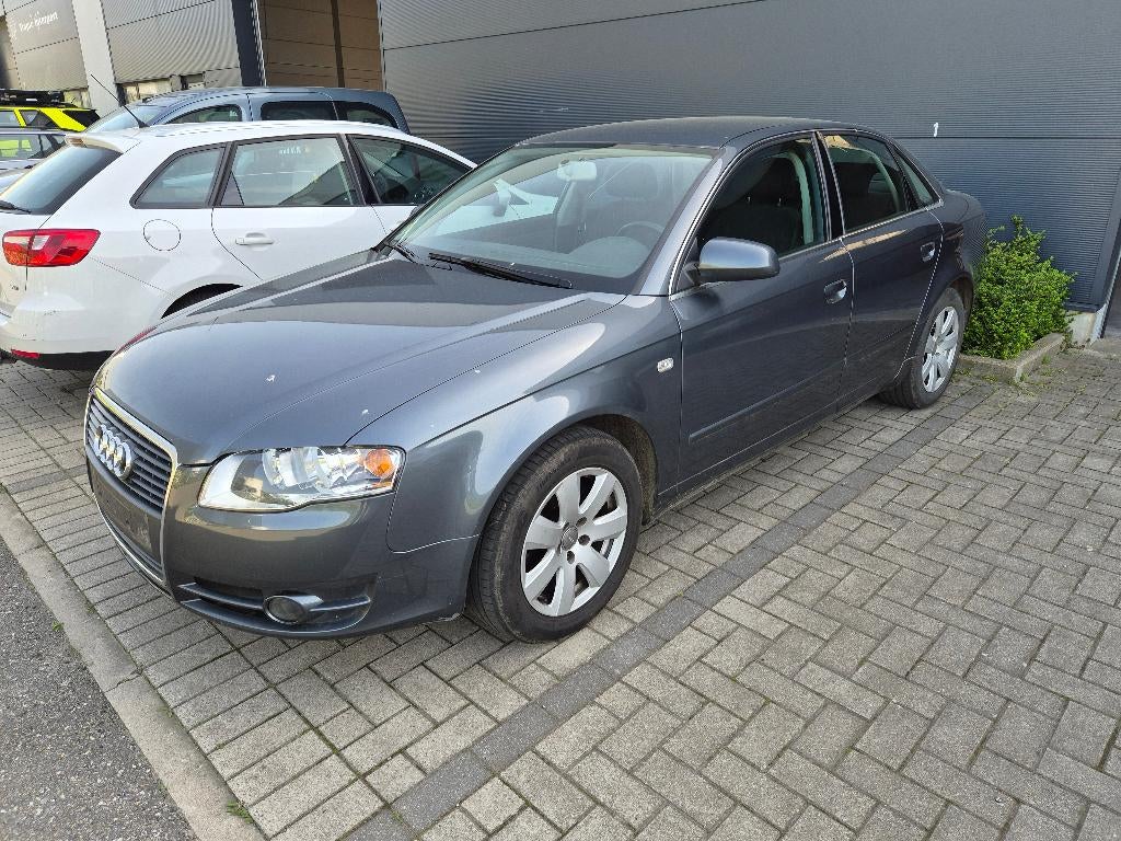 AUDI A4 Automatique, Autos, 100 kW, Argent ou Gris, Achat, 4 portes
