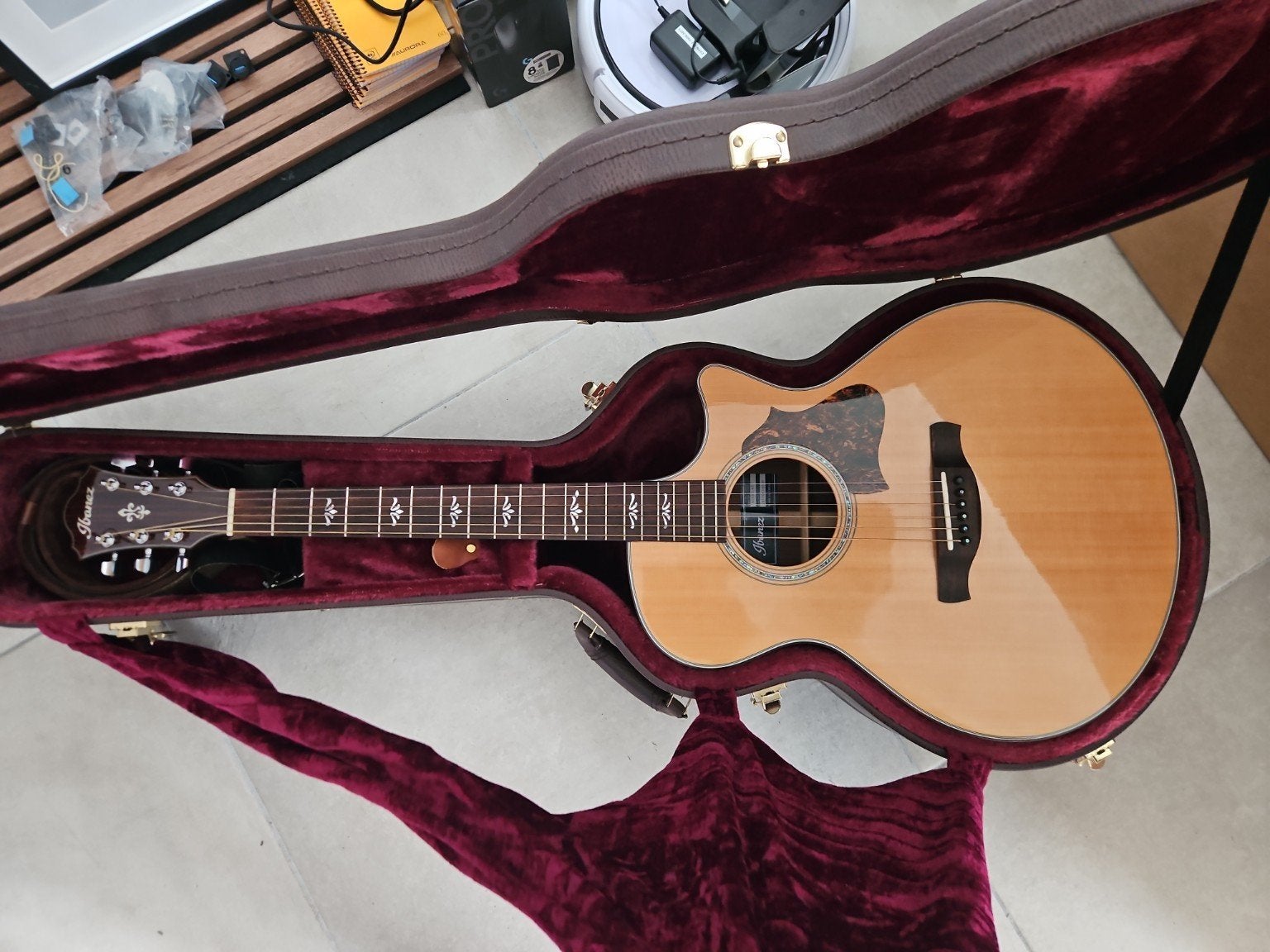 Ibanez AE500-NT in uitstekende staat, Muziek en Instrumenten, Ophalen, Zo goed als nieuw, Western- of Steelstringgitaar, Met koffer