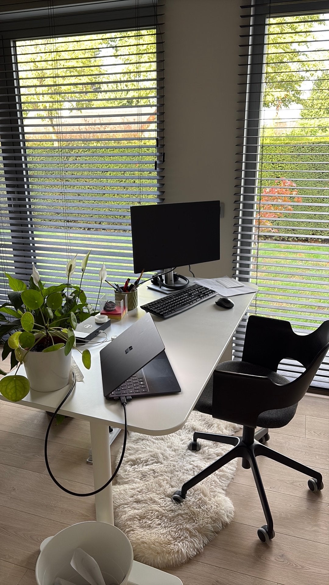 Verzorgd ikea bureau 140 x 60 cm, Ophalen, Gebruikt, Schoolbureau, In hoogte verstelbaar
