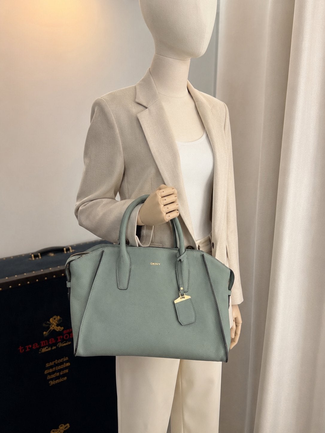 DKNY Women’s Pebbled Leather Tote Handbag Light Blue Gold, Bijoux, Sacs & Beauté, Enlèvement ou Envoi