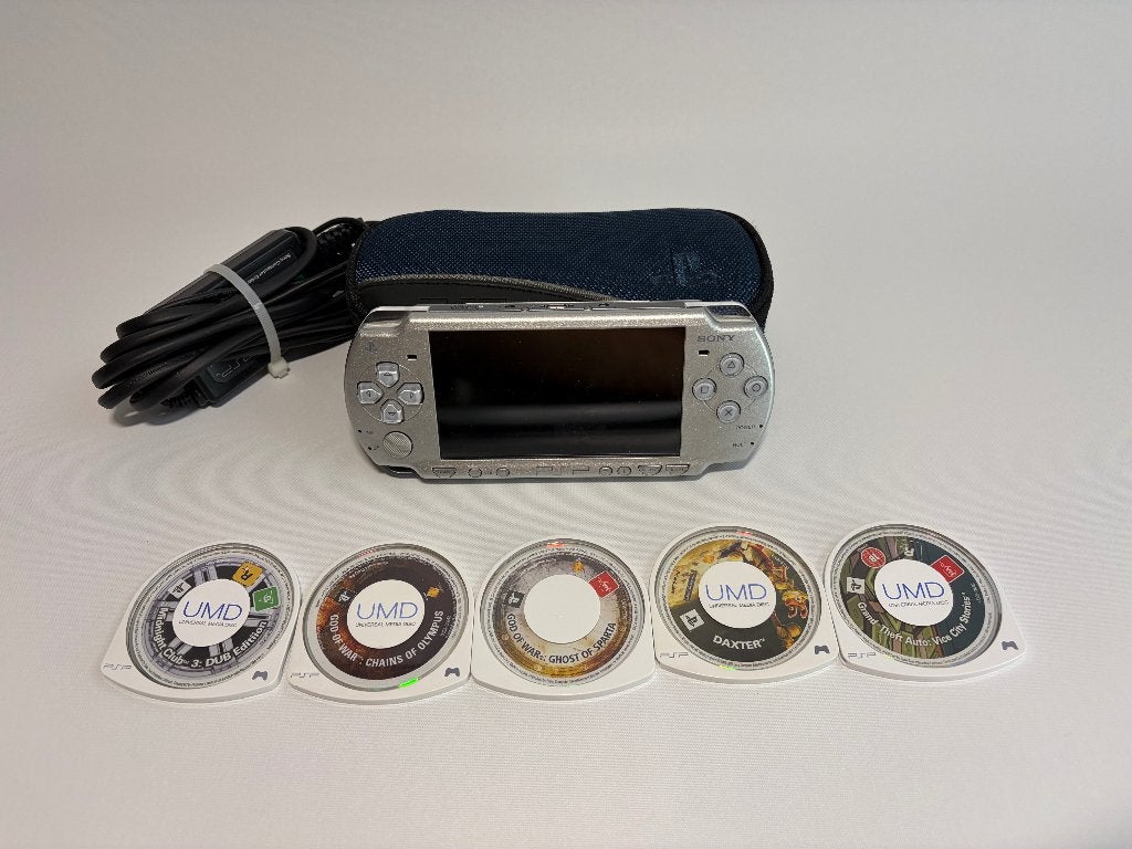Sony PSP versie 2004 + 5 games, originele lader en opbergtas, Games en Spelcomputers, Spelcomputers | Sony PSP, Overige kleuren