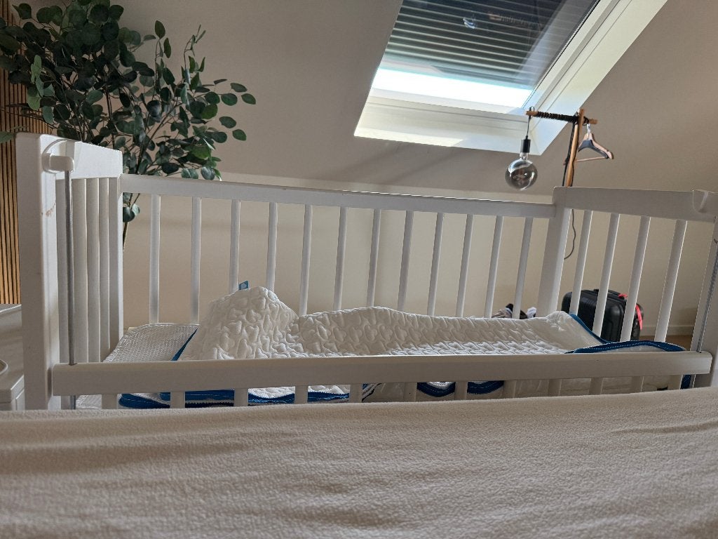Co-sleeper + Aerosleep matras + Hoes, Kinderen en Baby's, Ophalen, Gebruikt, Rechthoekig, In hoogte verstelbaar