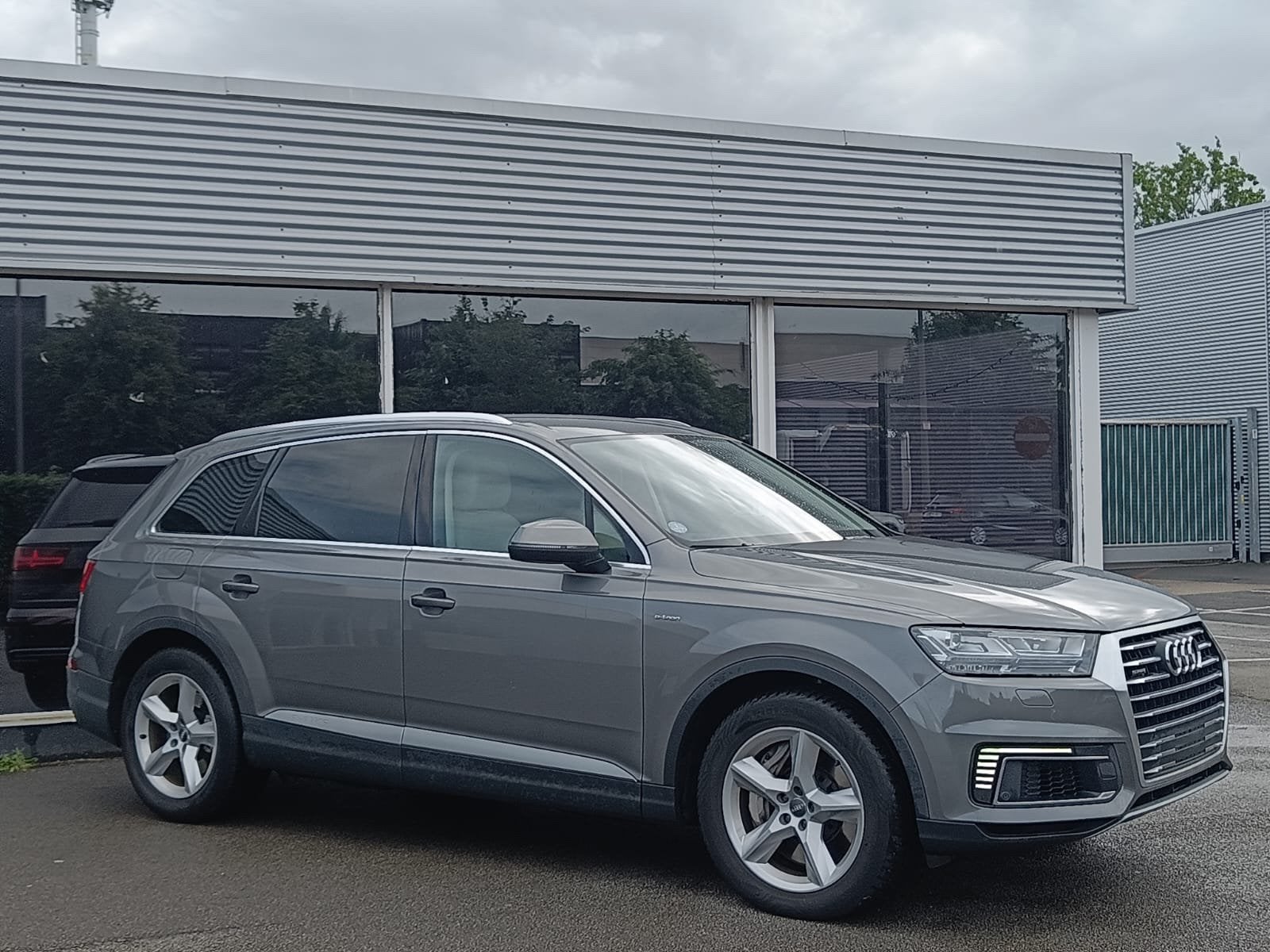 AUDI Q7 3.0 TDI E-TRON QUATTRO FULL OPTION - PARFAIT ÉTAT!!, Autos, Audi, Cuir, Argent ou Gris, Achat, Entretenue par le concessionnaire