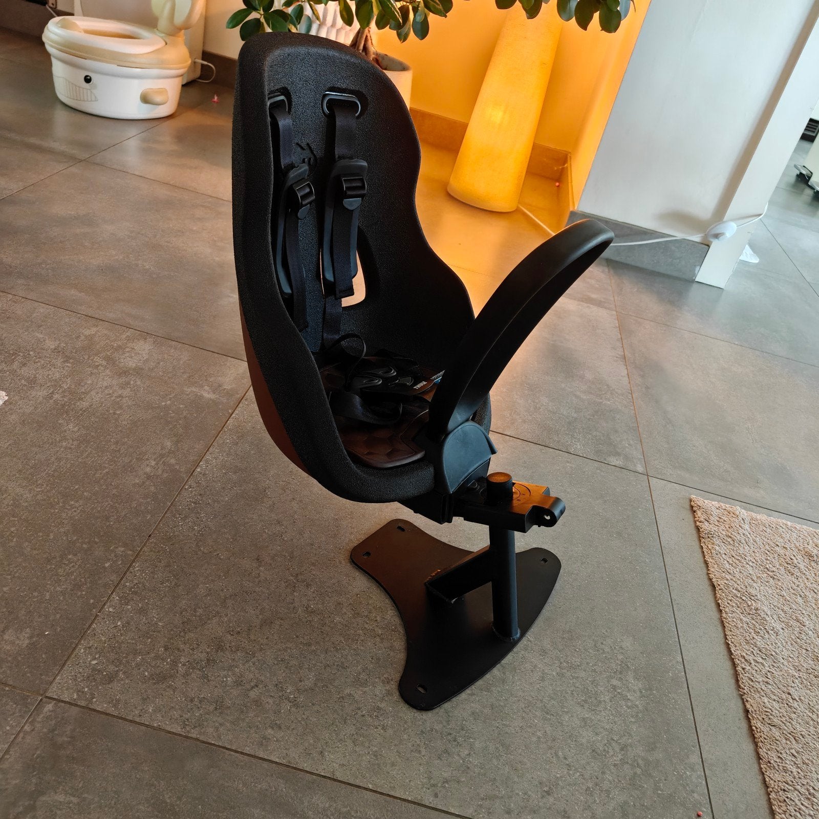 Lovens adapter voor Thule + Thule Yepp nexxt 2 kinderstoel, Ophalen, Gebruikt, Yepp (Thule)