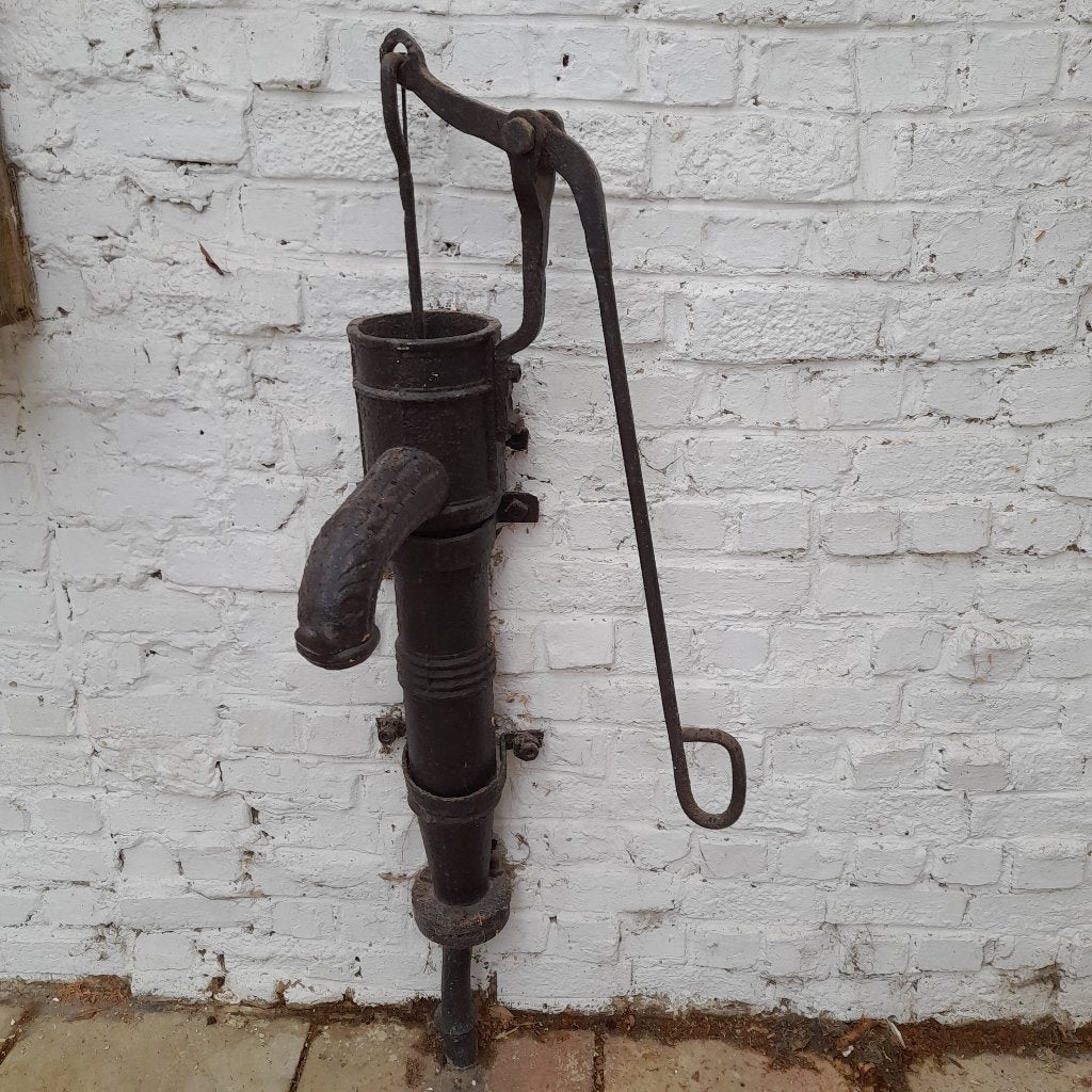 Antieke waterpomp, Ophalen, Gebruikt