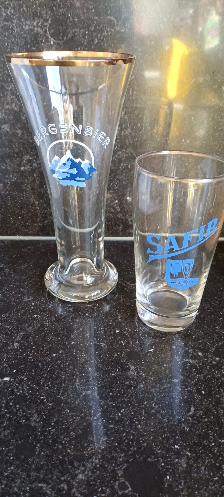 2 oude klassieke Bierglazen vanuit Aalst perfekte staat, Ophalen of Verzenden