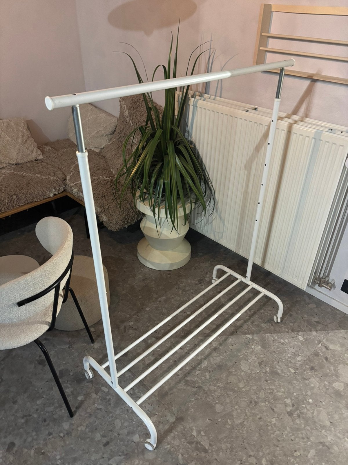 Ikea kledingrek, Enlèvement, Utilisé