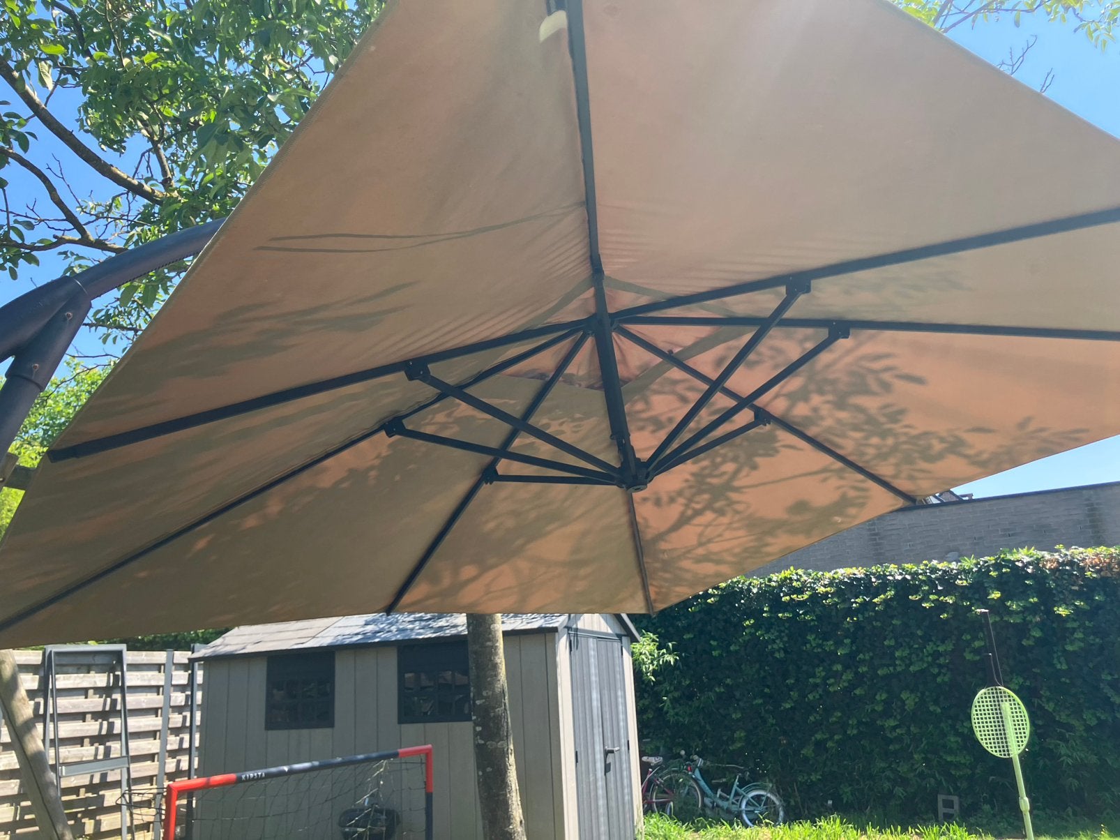 Zweefparasol met voetgewichten, Tuin en Terras, Ophalen, Gebruikt, Zweefparasol, Waterdicht