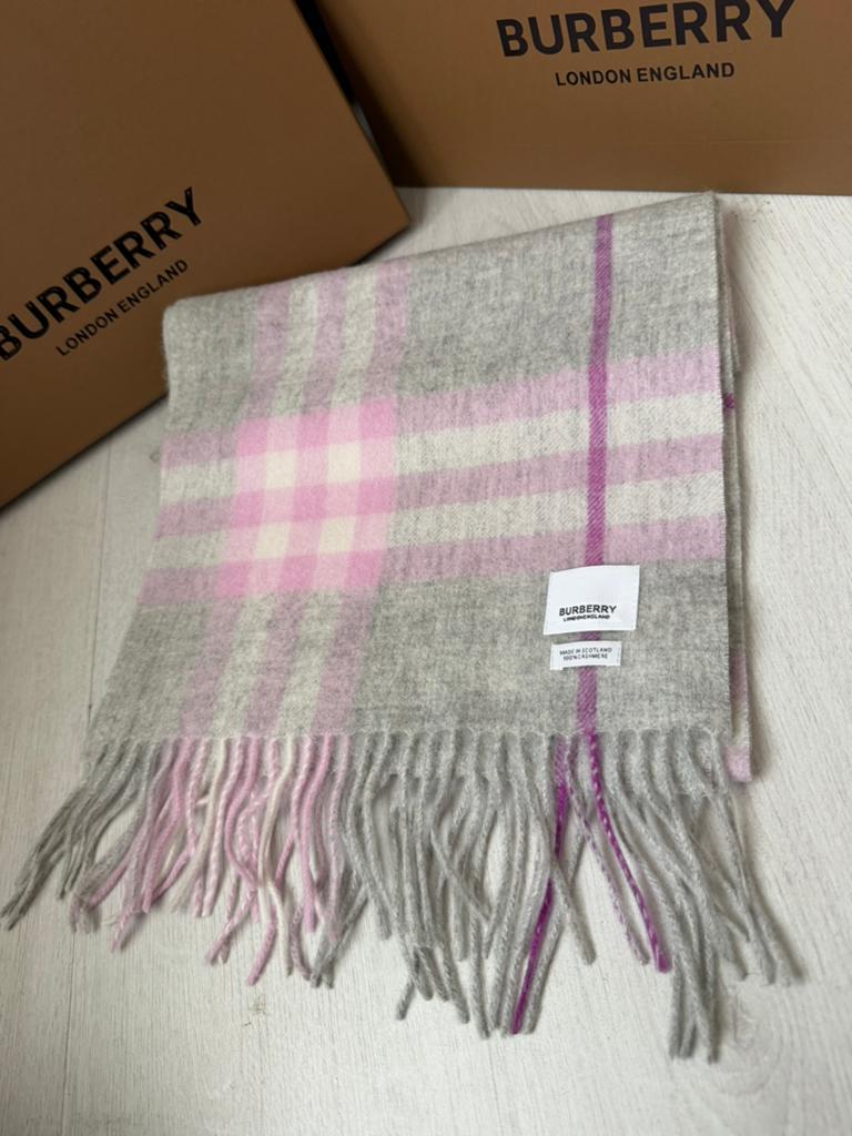 Burberry london sjaal cashmere scarf nieuw met verpakking, Kleding | Dames, Ophalen of Verzenden, Nieuw, Sjaal
