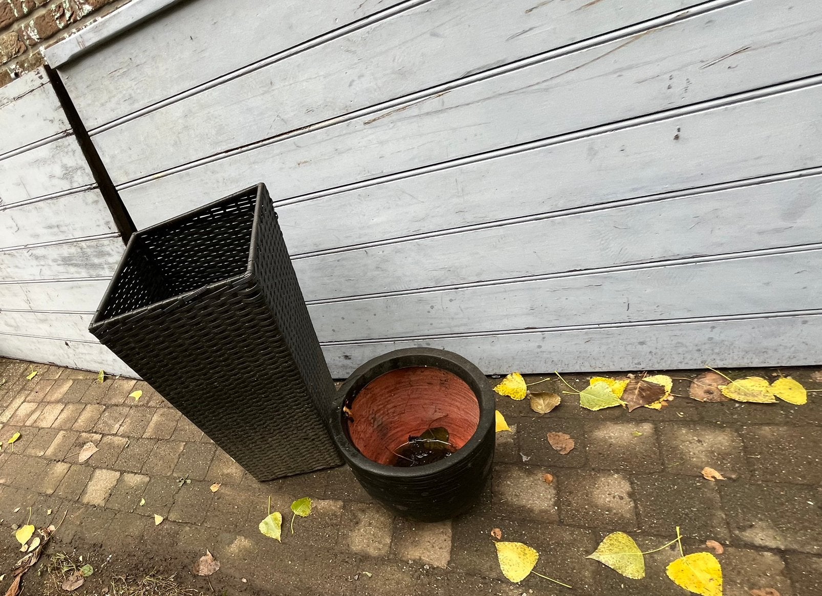 2 zwarte bloempotten, Tuin en Terras, Bloempotten, Kunststof, Zo goed als nieuw, 70 cm of meer, Ophalen