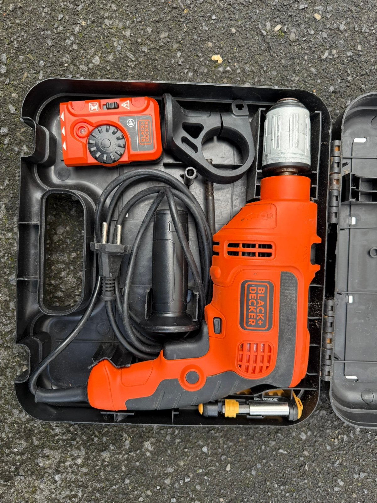 Perceuse à percussion Black+Decker avec étui -  peu utilisée, 600 watts ou plus, Enlèvement ou Envoi, Comme neuf, Foreuse et Perceuse