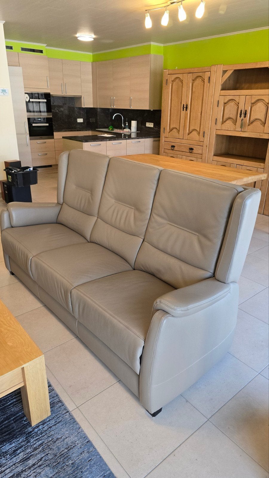 Canapé en cuir : 3 places + pouf, indiscernable du NEUF, Enlèvement