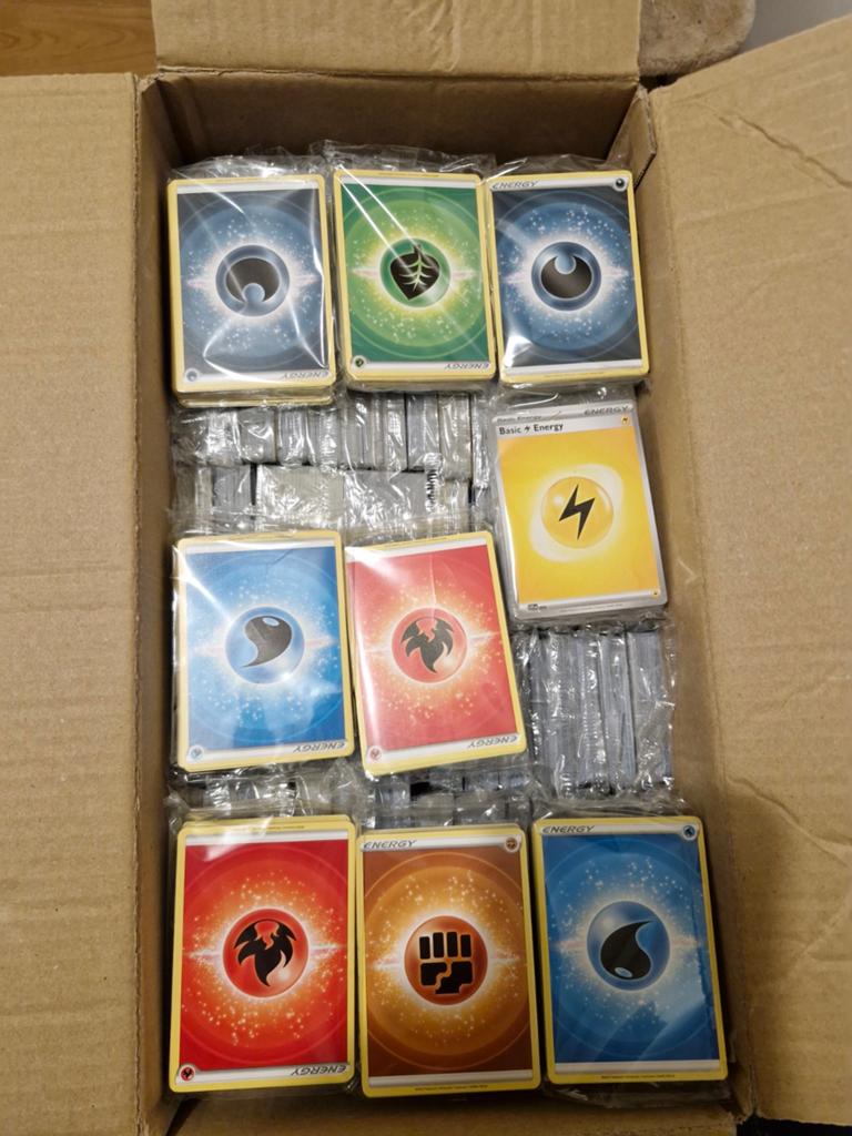 Groot lot energy's, Hobby en Vrije tijd, Verzamelkaartspellen | Pokémon, Ophalen of Verzenden, Zo goed als nieuw, Starterdeck