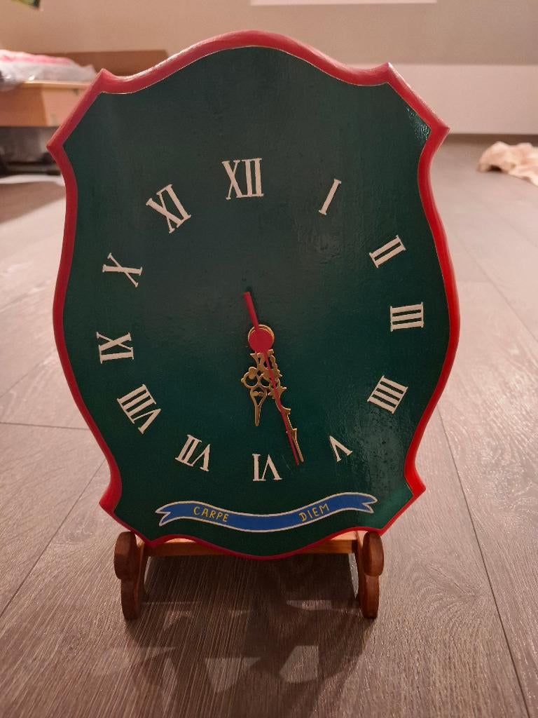 Houten klok, Ophalen