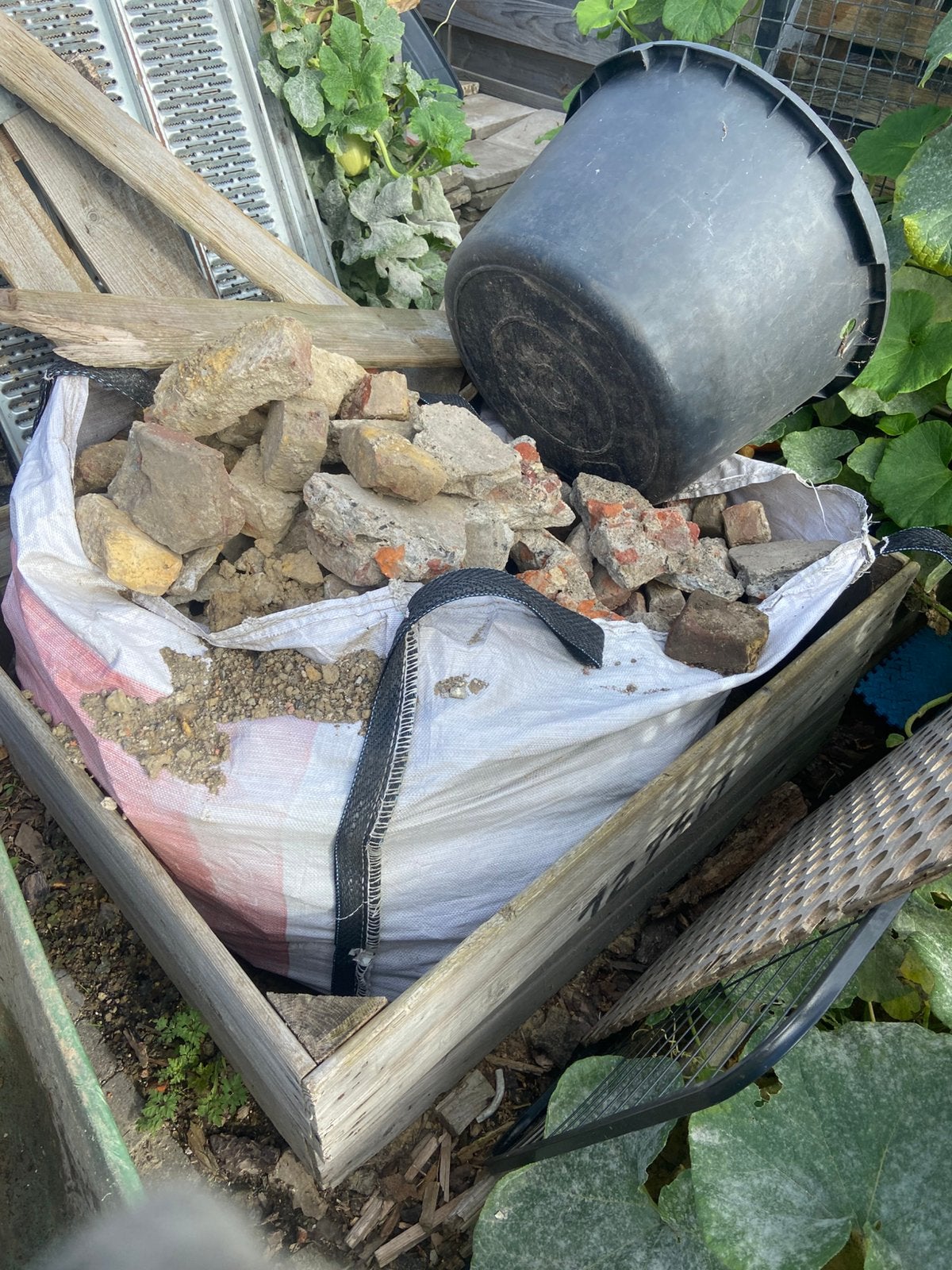 Gebroken beton puin betonpuin gratis, Ophalen, Gebruikt, Overige materialen, Overige typen