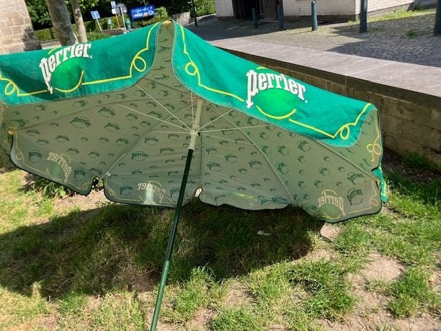 STOFFEN STRAND PARASOL  PERRIER  GOEDE STAAT., Tuin en Terras, Parasols, Gebruikt, Strandparasol, 1 tot 2 meter, Ophalen of Verzenden