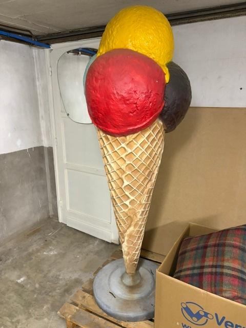 Ice cream cone life size outdoor display, Ophalen, Zo goed als nieuw