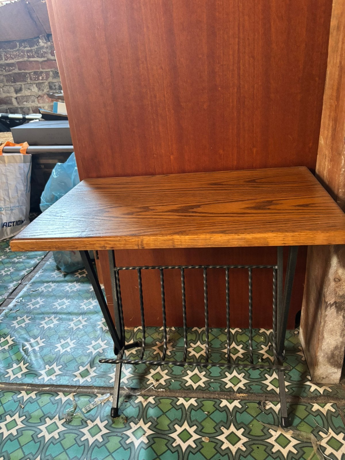 Table d’appoint vintage journaux, Maison & Meubles, Enlèvement, Comme neuf