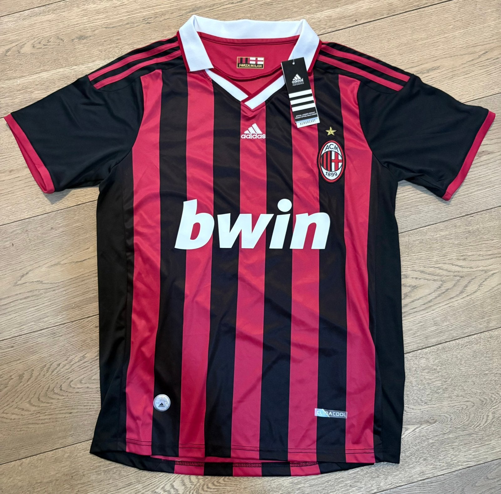 AC Milan Ronaldinho 80 football jersey size M, Sport en Fitness, Maat M, Ophalen of Verzenden, Nieuw, Shirt
