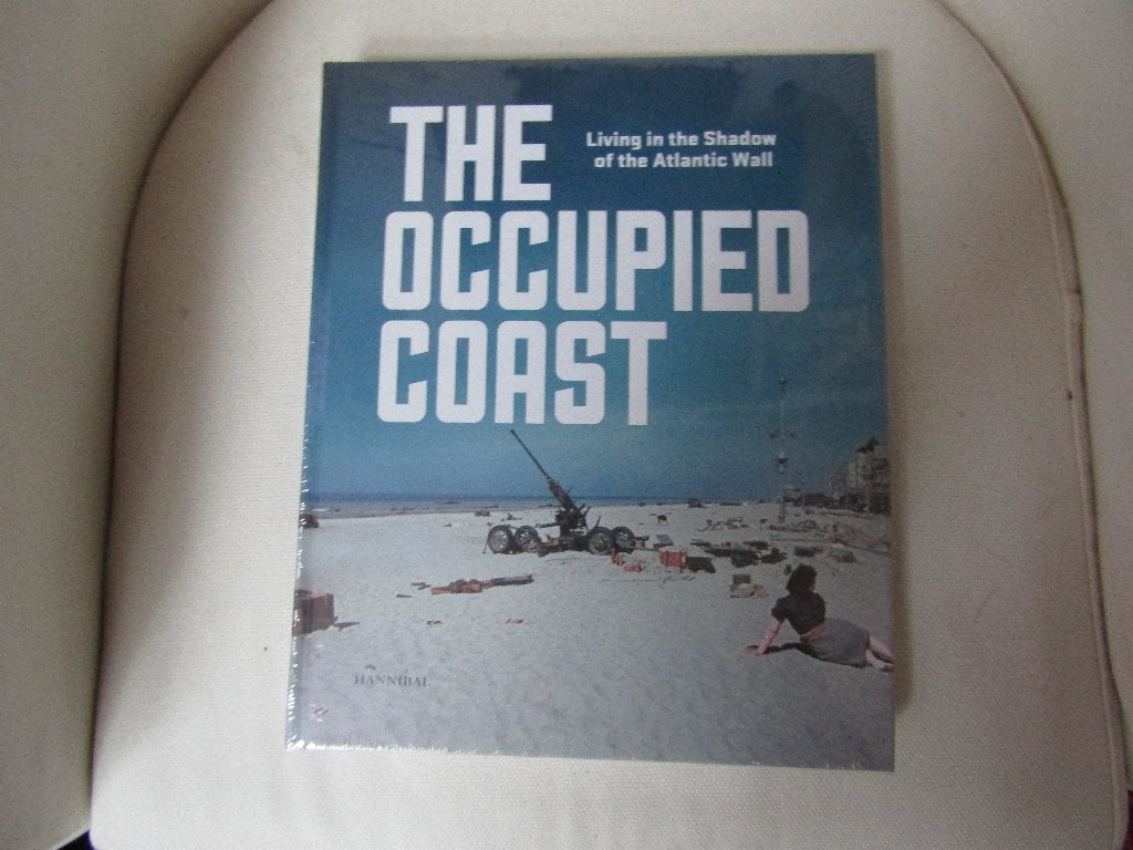 Opmerkelijk boek „The Occupy Coast” WO II, Boeken, Tweede Wereldoorlog, Benoit Strubbe, Nieuw, Ophalen of Verzenden