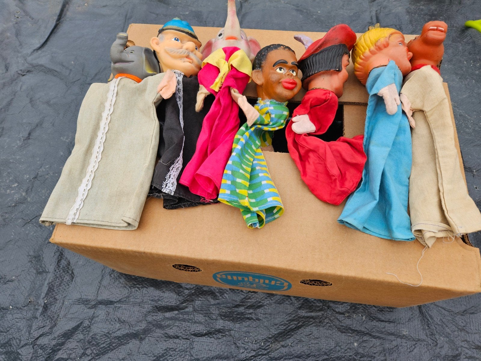 7 antieke handpoppen poppenkast, Verzenden