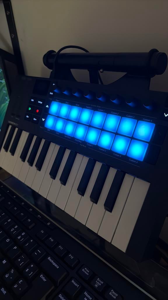 Novation Launchkey Mini 25 MK4 USB/MIDI keyboard, Ophalen, Zo goed als nieuw