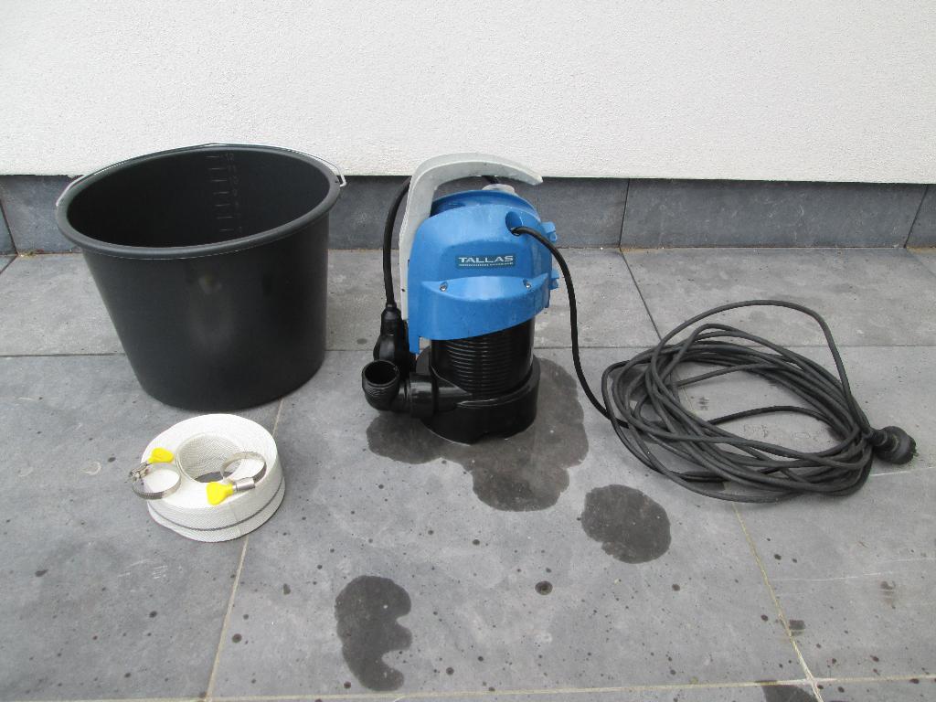 Pompe submersible Tallas D-DW 400 + tuyau de vidange, Enlèvement ou Envoi, Utilisé, Électrique, Pompe à eaux claires