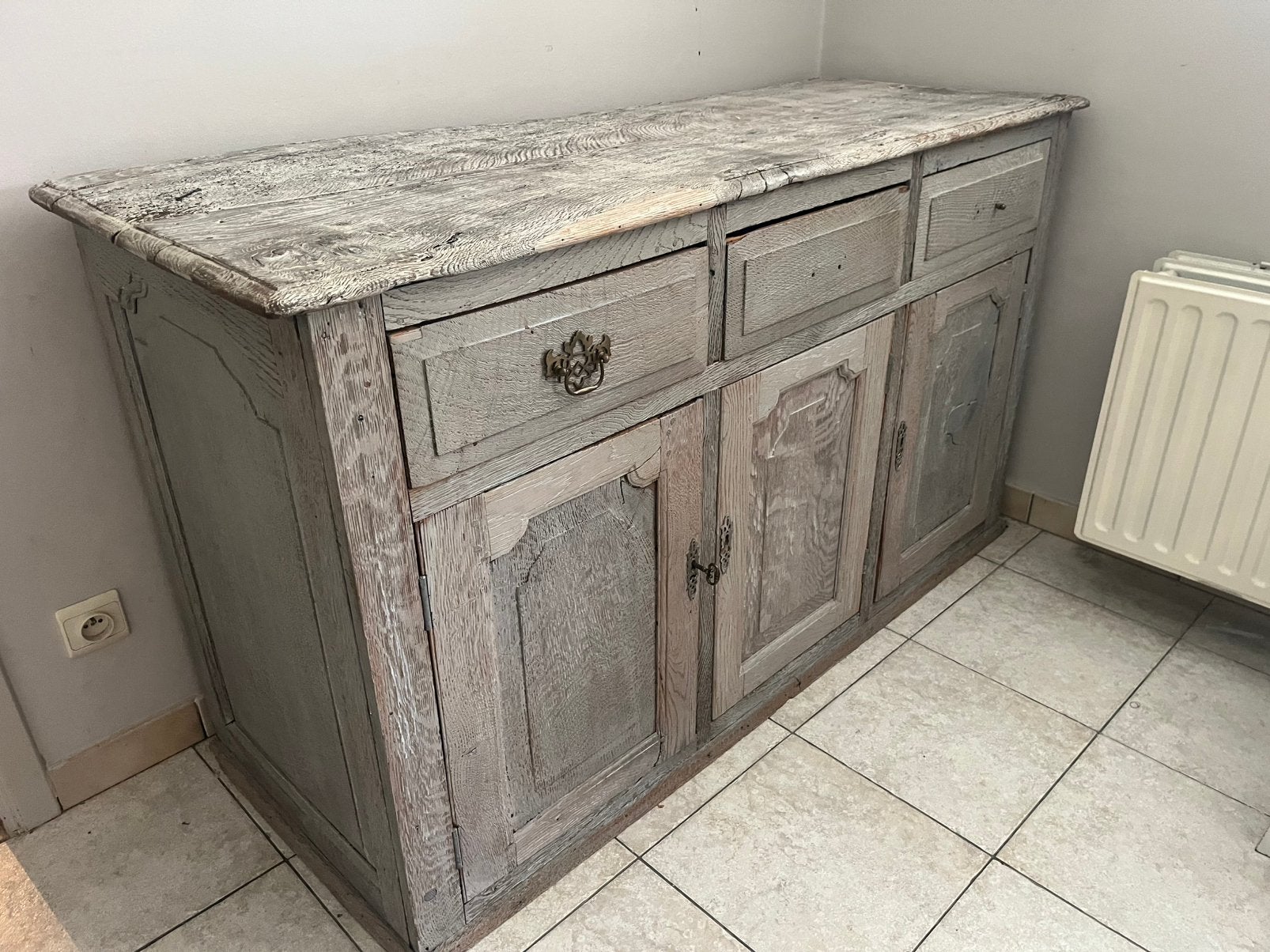 Gezandstraalde massief eiken dressoir, Ophalen, Met deur(en), Eikenhout, 50 tot 100 cm
