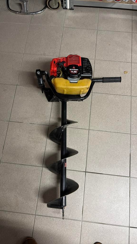 Grontboor met Mitsubishi motor, Ophalen, Zo goed als nieuw