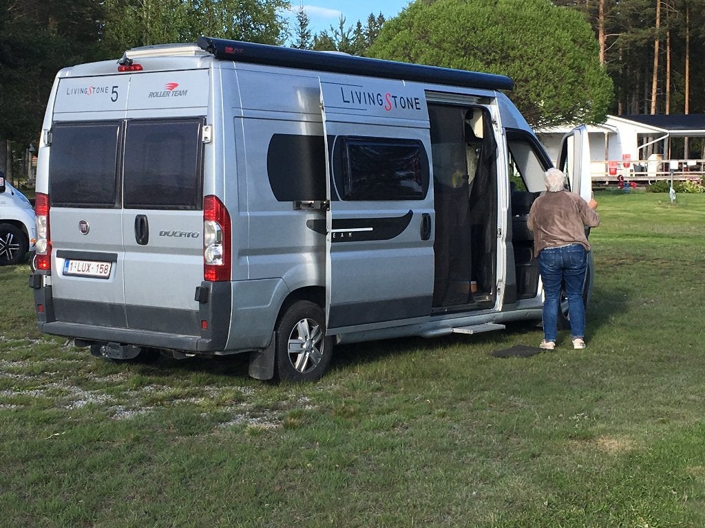 buscamper, 4 zetels, 4 cilinders, 2000 kg, Leder en Stof