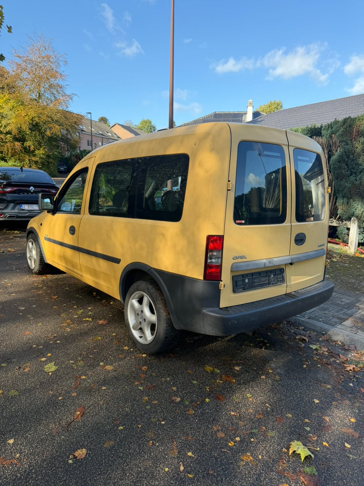 Opel Combo 1.4 Essence 5 places Prête à immatriculer, Auto's, Voorwielaandrijving, 4 cilinders, Geel, Particulier