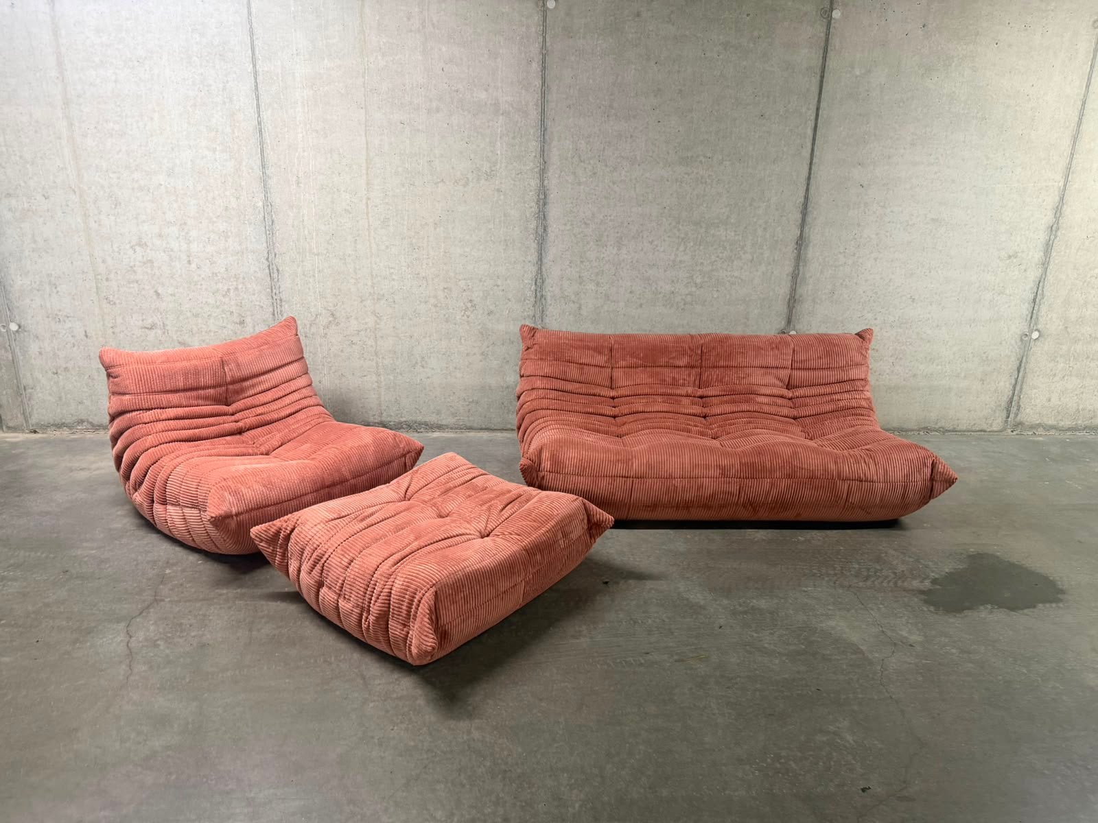 Togo 3pl, 1pl et pouf Old Pink (vieux rose) velours côtelé, Maison & Meubles, Canapés | Repose-pieds & Poufs, Enlèvement ou Envoi