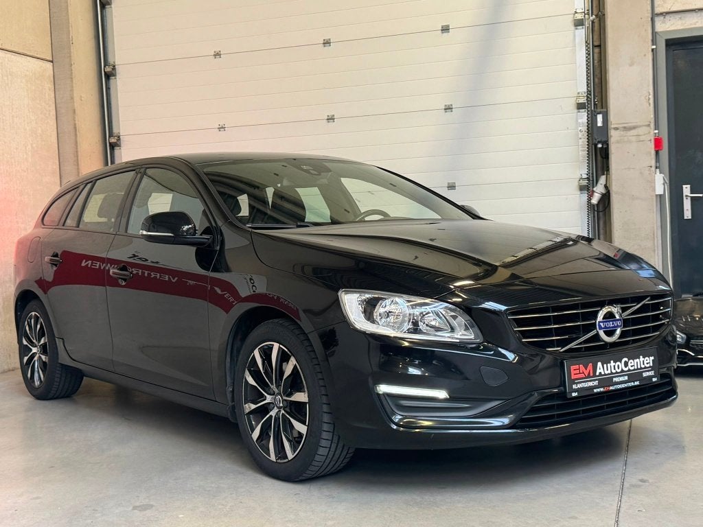 Volvo V60 2.0D Black Ed. Automaat-Leder-GPS-Trekhaak-Ac-..., Autos, Volvo, Cuir, Achat, Euro 6, Entreprise