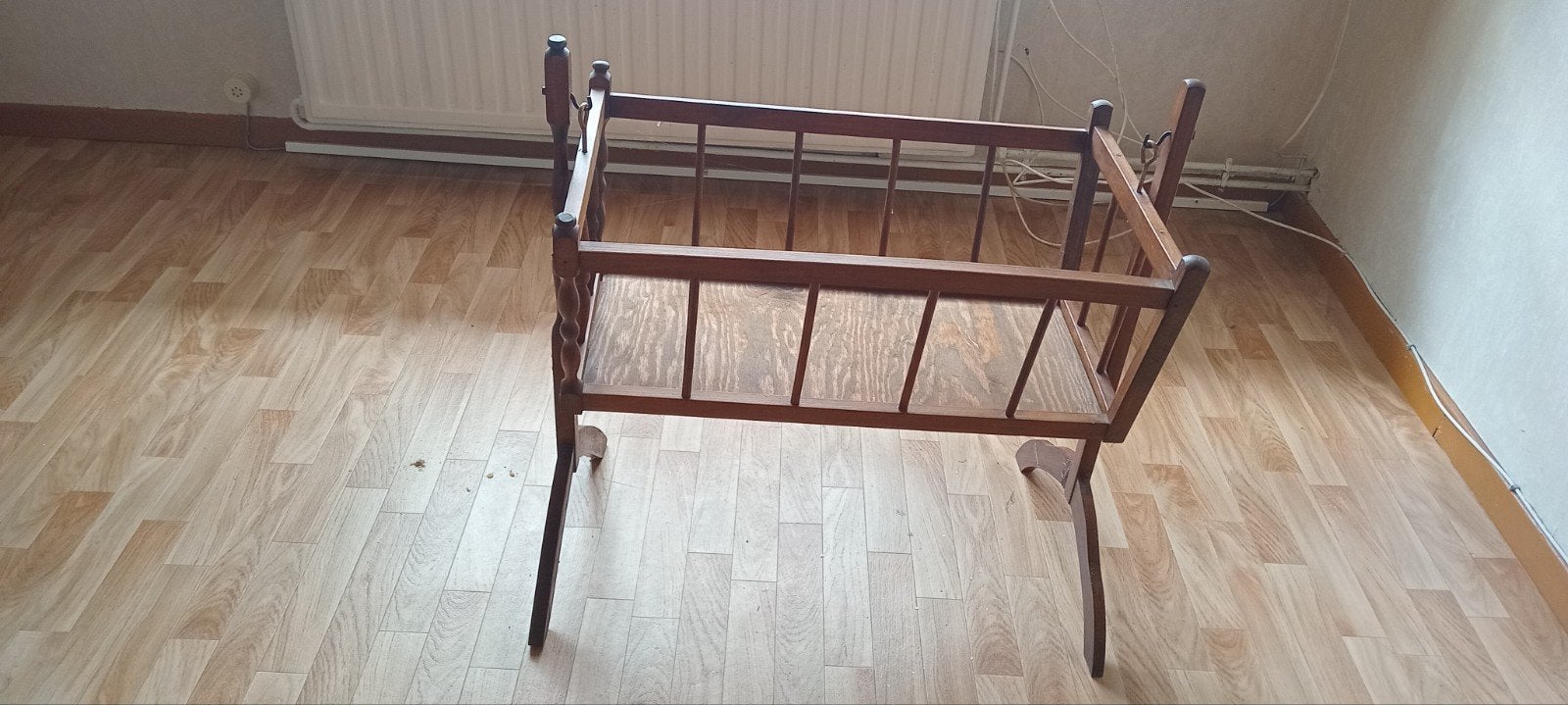 Berceau sur pied avec structure suspendue, Antiquités & Art, Enlèvement