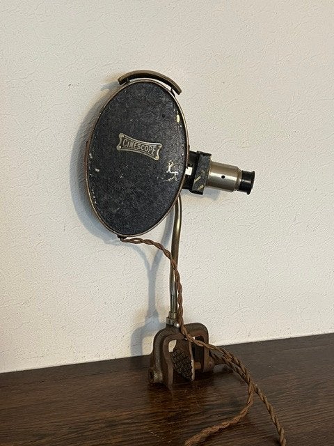 Projecteur ancien de marque Cinescope, Enlèvement