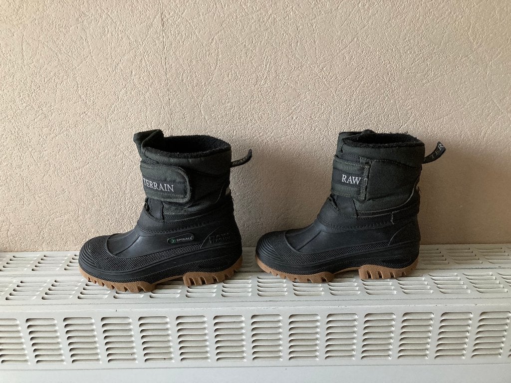Zwarte laarzen met binnenin fleece,  35, Raw Terrain, Kinderen en Baby's, Ophalen of Verzenden, Raw Terrain, Jongen, Laarzen
