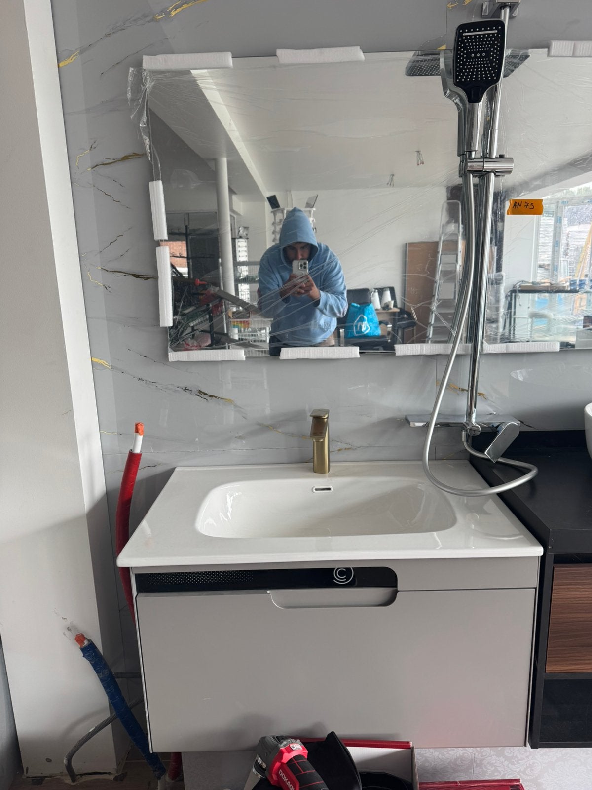 Nouveau meuble de salle de bain avecmiroirLEDet antibuée149€, Enlèvement, Comme neuf
