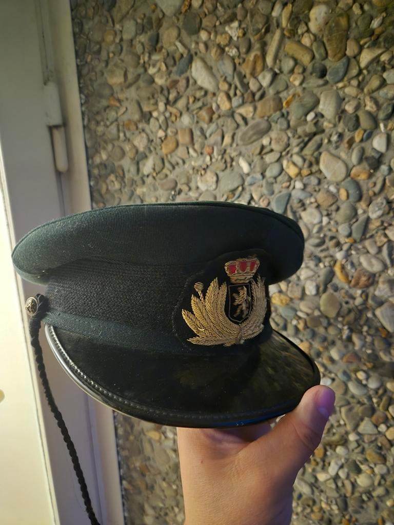 Casquette ancienne de la Gendarmerie belge – 1979 – Taille 5, Antiek en Kunst, Antiek | Woonaccessoires, Ophalen of Verzenden