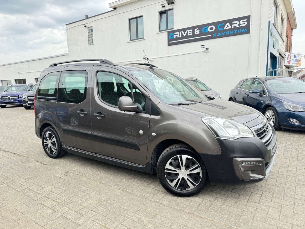Peugeot Partner Outdoor 1.6 BlueHDi - 99PK - Camera - Navi, Autos, Argent ou Gris, Achat, Euro 6, Entreprise