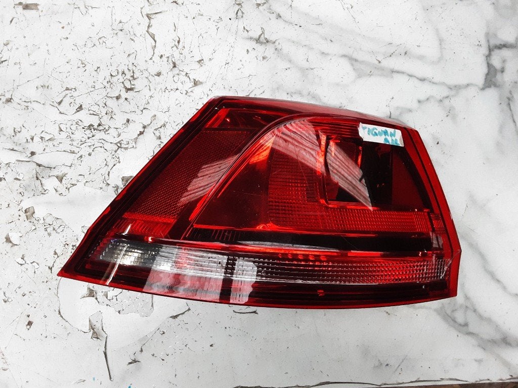 FEU ARRIÈRE DROIT Golf VII Variant (AUVV) (5GM945095E), Autos : Pièces & Accessoires, Volkswagen, Mevr. I. Hauben, Utilisé, Rue de l'Espoir 34 34
4030  GRIVEGNÉE, BE