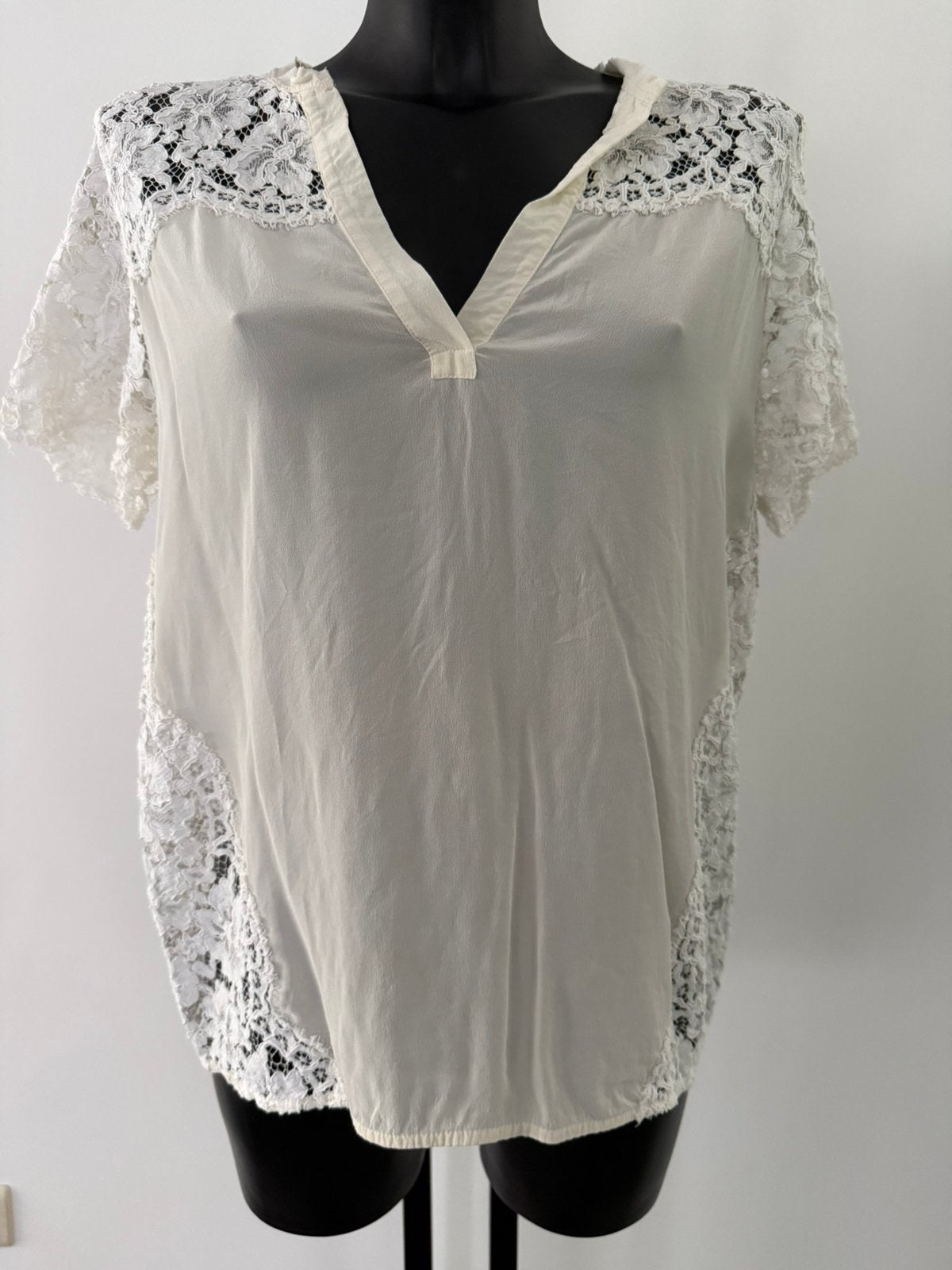 Mooie ecru/witte blouse Sandro, zijde en kant, Verzenden, Zo goed als nieuw, Maat 38/40 (M), Overige kleuren