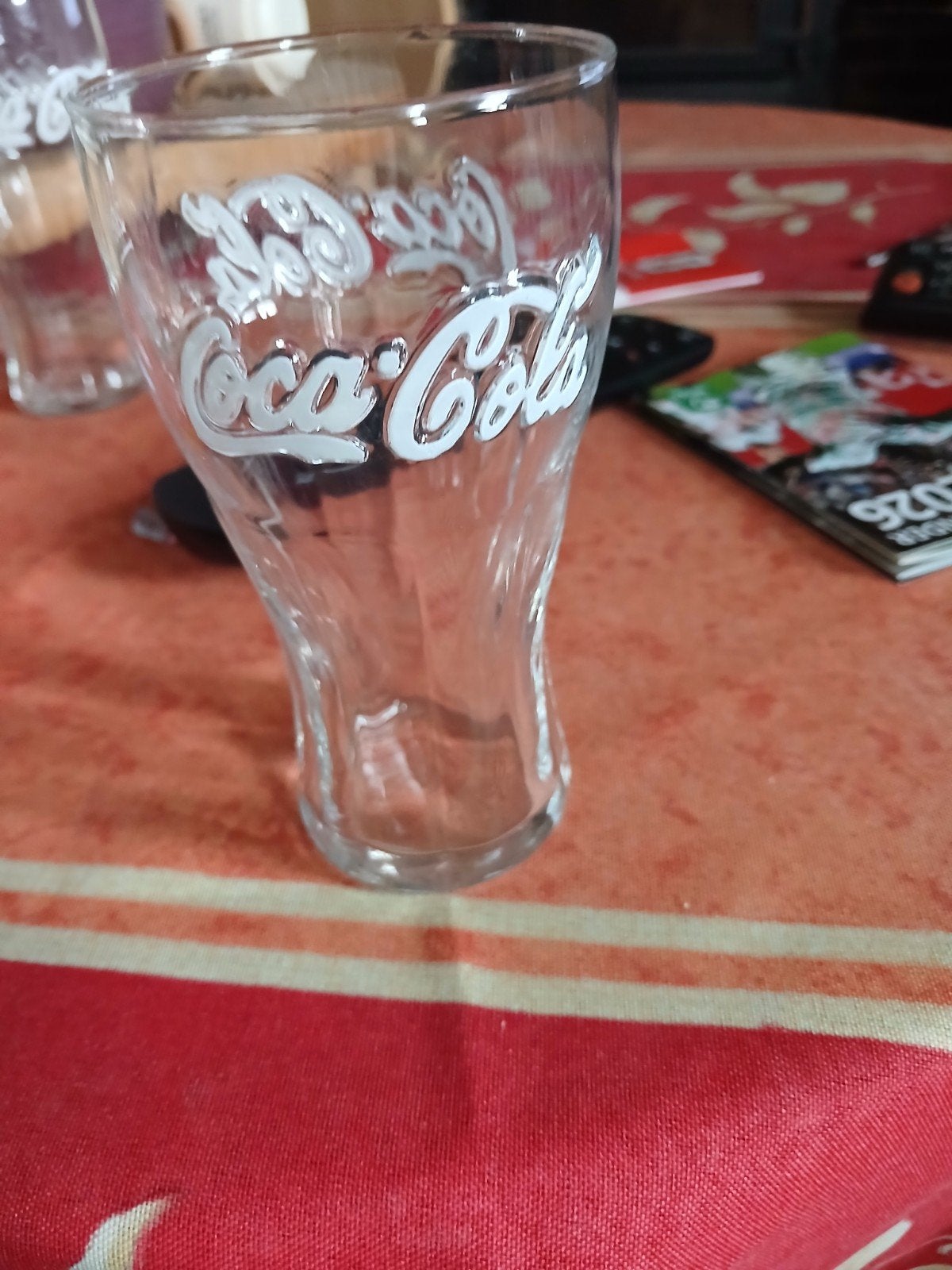 2 cola glazen, Ophalen